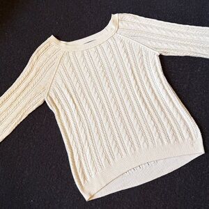 💕AMERICAN EAGLE WOMENS SIZE SMALL WHITE CABLE KNIT SWEATER